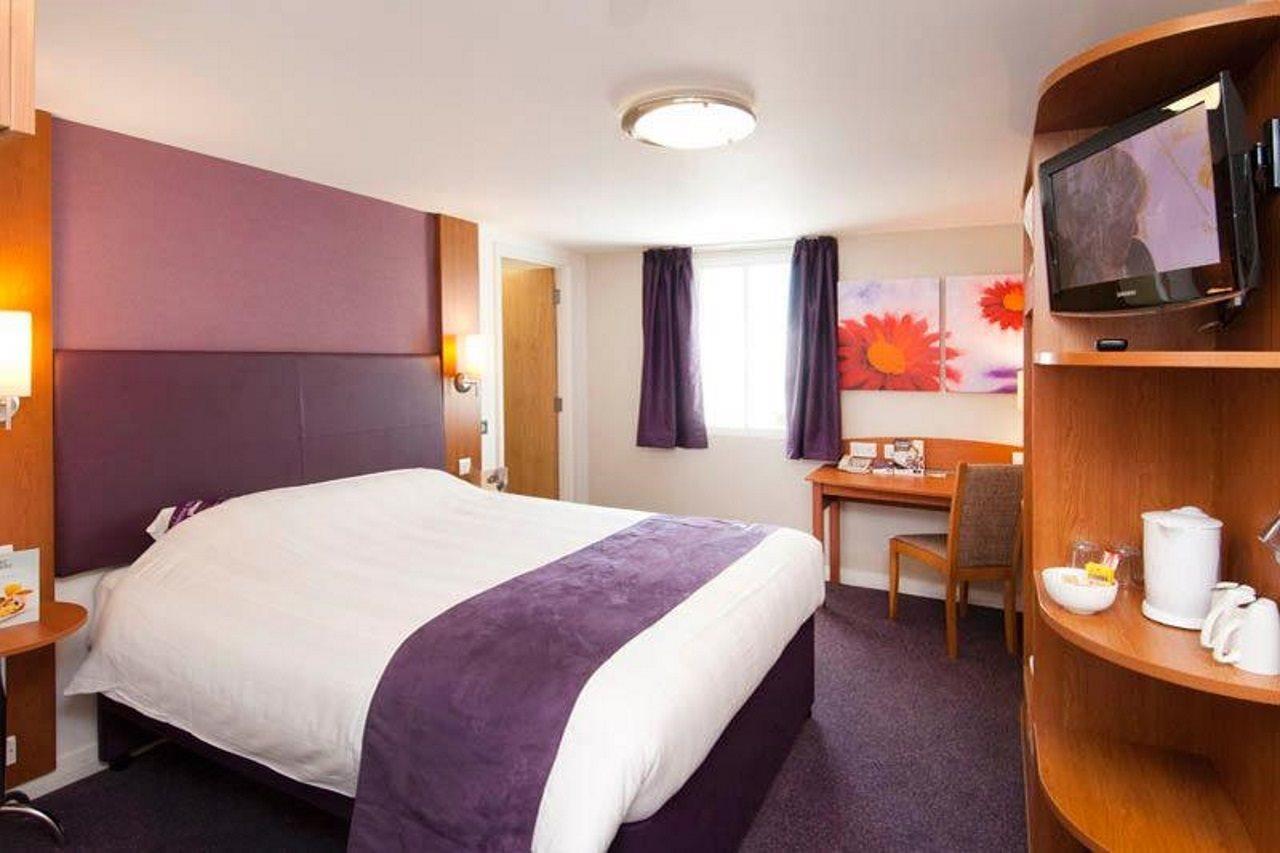 Premier Inn West Bromwich Central Екстер'єр фото